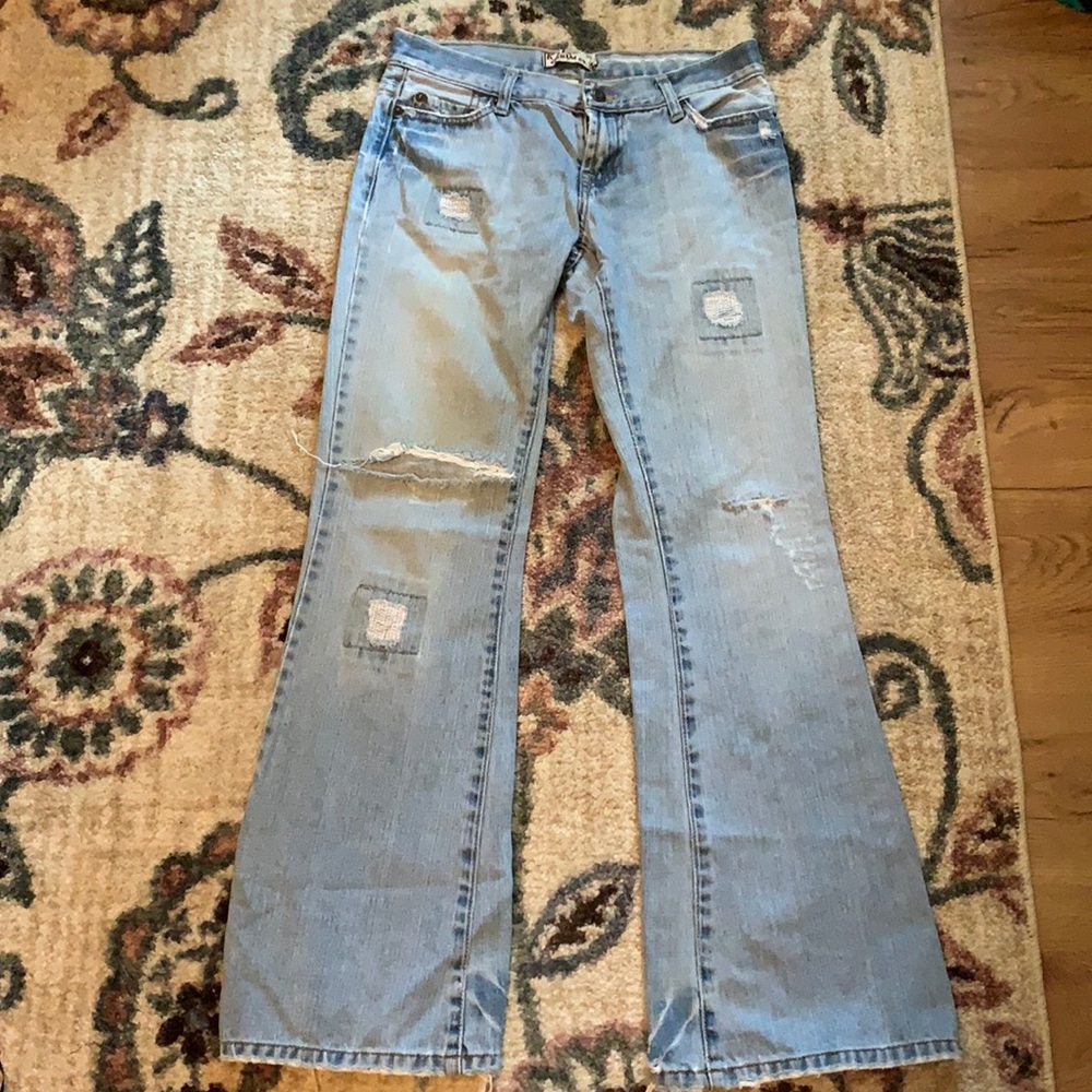 Size 7 Light Wash Distressed Kail Denim Co. Jeans